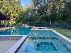 Casa sofisticada c 4 suítes e piscina