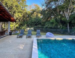 Casa sofisticada c 4 suítes e piscina