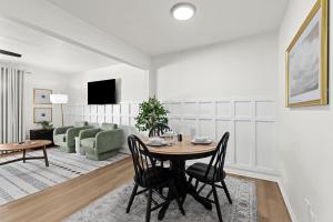 Comfy 1BR Retreat with King Bed in Royal Oak