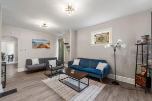 Heart Of Niagara Falls Stylish - 4hvězdičkové hotely ve městě Niagara Falls