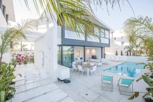 Villa Limni Enas - Luxury And Contemporary 3 Bedroom Kapparis Villa With Sea Views