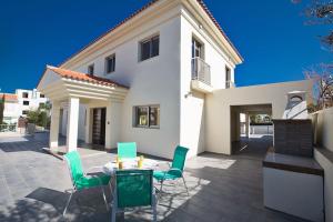 Villa Dafnis Platina - Lovely 4 Bedroom Protaras Villa With Private Pool