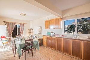 Villa Magusta - Modern 4 Bedroom Ayia Thekla Villa With Pool