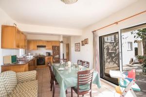 Villa Magusta - Modern 4 Bedroom Ayia Thekla Villa With Pool