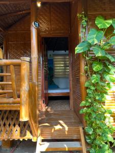 L Cafe Restobar & Lyns Guest House