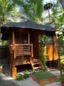 L Cafe Restobar & Lyns Guest House