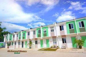 Cozy Complete 2-Storey Townhouse - Dauis Panglao