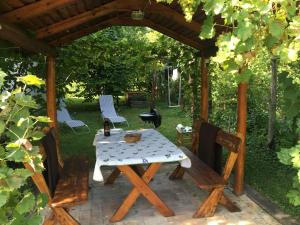 Sunflower Apartment, Napraforgóapartman