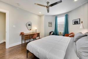 Mid-Century Townhome Steps from Restaurants #DCottage