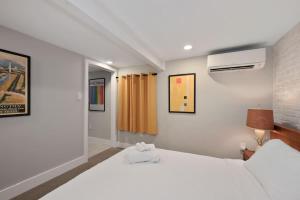 Cozy Mid-Century Apartment Steps From Restaurants #DCottage