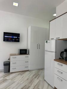 Marble Breeze Apartment By Adriatic Living