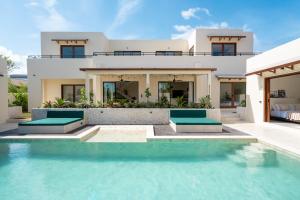 Rumah Tiha by Alfred in Bali