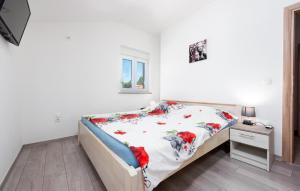 Amazing Apartment In Krusevo With House Sea View 