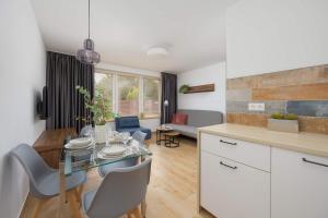 Atmospheric Apartment for 5 Peoples in Warsaw by Noclegi Renters