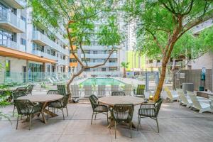 Plush 2BD - CDT - Gym, Pool, Parking - Sleep 8