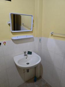 Cozy Stay Near Pier, Food & Fun