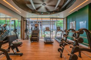 Striking 2BD - CDT- Gym, Pool, Parking - Sleep8