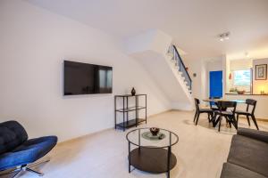 Seaside Sun Kissed House with Pool in Tourist Area