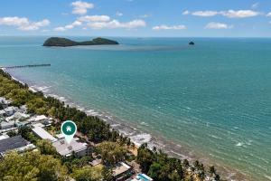 Rojo at Island Views—A Breezy Beachfront Retreat