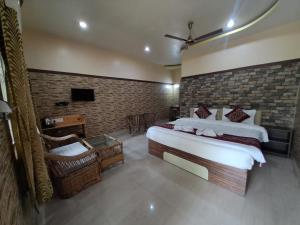 Tuskers Den Forest Resort