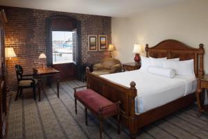 1 Queen Bed, Harbor View room in The Inn at Henderson's Wharf Ascend Hotel Collection