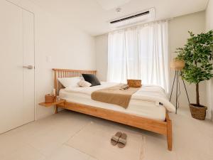 3-Min Walk from Achasan Station, 2-Bedroom Bali Mood Stay with Hinoki Aroma