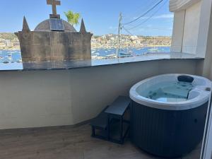 Seabreeze Apartments flat 1 w jacuzzi by Homely!