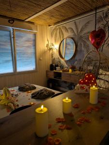 Appartements Les Spas de la mer, Suite & Spa, Love room, Plein Coeur du Grau : photos des chambres