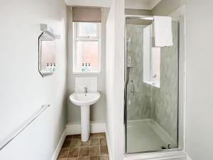 Pier View Apartment 3 - Uk48501