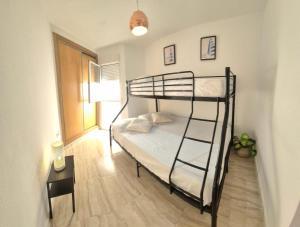 Cozy apartment with private parking near center and beach