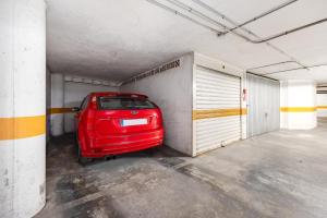 Cozy apartment with private parking near center and beach