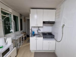 Authentic House 5 minutes from Hongik Station