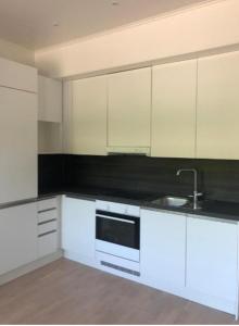 Huoneisto terassilla & parkkipaikalla