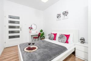Lumina I Stylish 2-room Apartment with Parking I City Center I Balcony