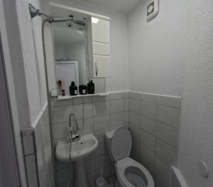 Globe apartments