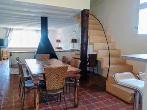 Appartements Gite Le Provence Spacieux 100m2 - Piscine Jacuzzi Prive Parking Jardin 33 hectares : photos des chambres
