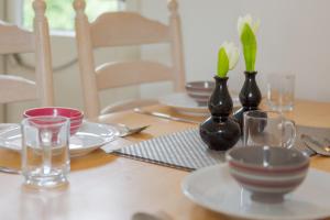 Peaceful Holiday Home by the Lake & Nature Reserve