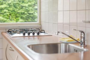 Peaceful Holiday Home by the Lake & Nature Reserve