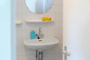 Peaceful Holiday Home by the Lake & Nature Reserve