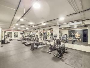 Dubai 1BR City Views, Near Downtown Dining, Culture & Attractions