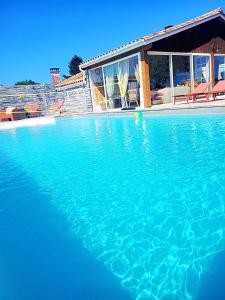 Chambre Merlot, piscine et spa, proche St Emilion