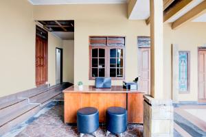 Hotel O Balikpapan near Taman Beruang Madu formerly Palm Cafe Inn