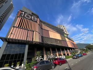 Pool View Studio - 168 Park Selayang