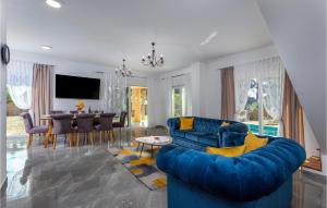 Beautiful Home In Pinezici With Kitchen