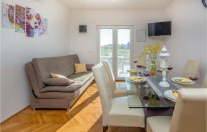 Lovely Apartment In Vir With Wifi