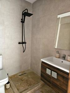 Beautiful 5 bedroom duplex! Pool!