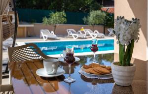 Beautiful Home In Pinezici With Kitchen