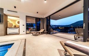 Luxurious Home In Marina With Sauna