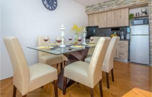 Lovely Apartment In Vir With Wifi