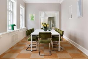 The Churchill manor apartments by Daniel&Jacob